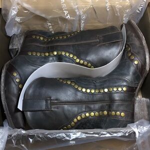 Idyllwind Two-tone Leather Cowboy Western Snip Toe Boots w Studs, 10” Shaft, 8.5